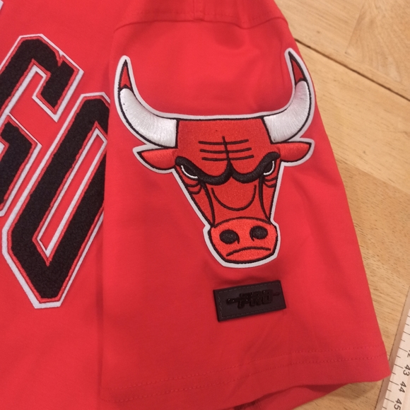 Pro Chicago bulls pullover short sleeve  t-shirt. Size medium - Picture 6 of 13